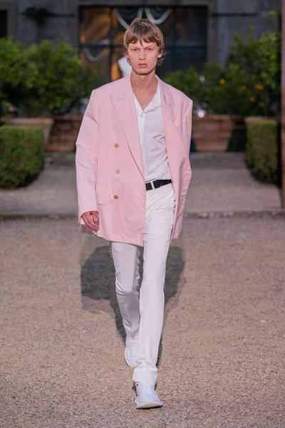Look 54